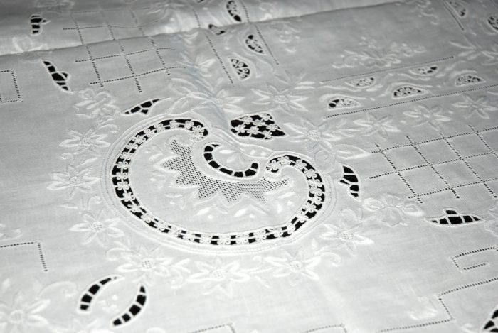 Handmade cutwork white square tablecloth - Image 3