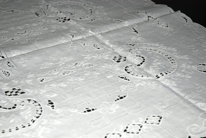 Handmade cutwork white square tablecloth - Image 4
