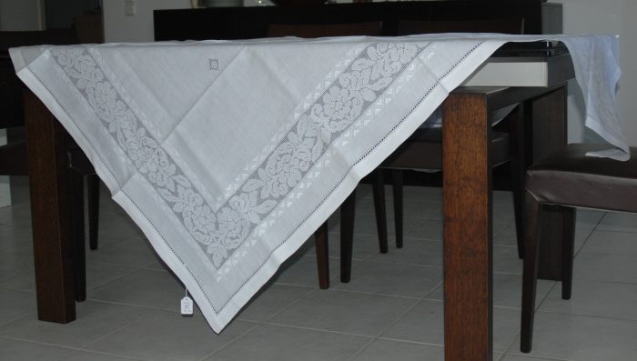 Handmade cutwork white tablecloth - Image 2
