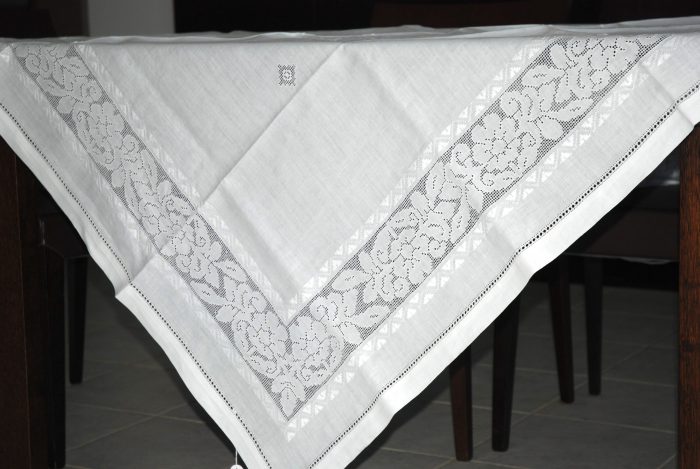 Handmade cutwork white tablecloth - Image 3