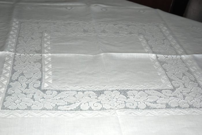 Handmade cutwork white tablecloth - Image 5
