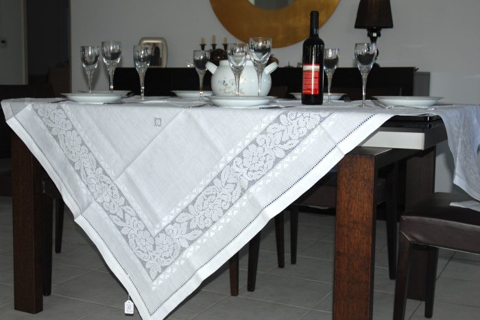 Handmade cutwork white tablecloth - Image 6