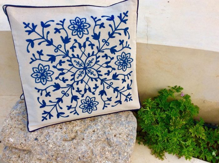 Decorative cushion embroidered with traditional greek design - Image 6
