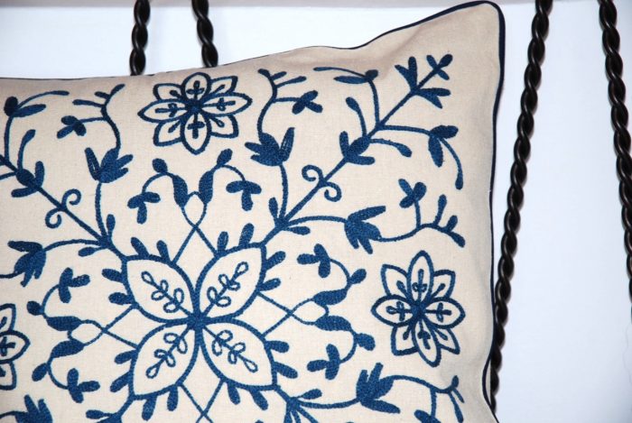 Decorative cushion embroidered with traditional greek design - Image 4