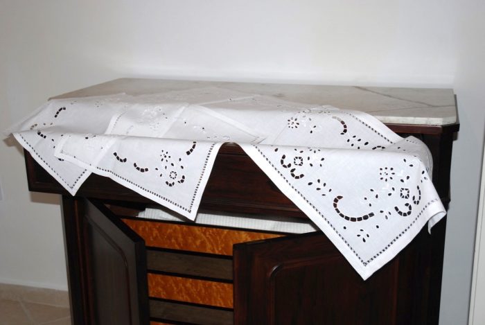 Set of 3 handmade cutwork white tablecloth - Image 2