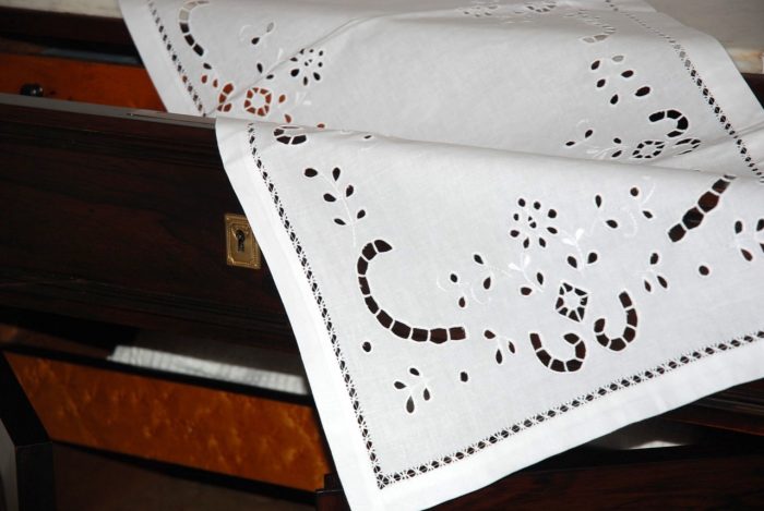 Set of 3 handmade cutwork white tablecloth - Image 4