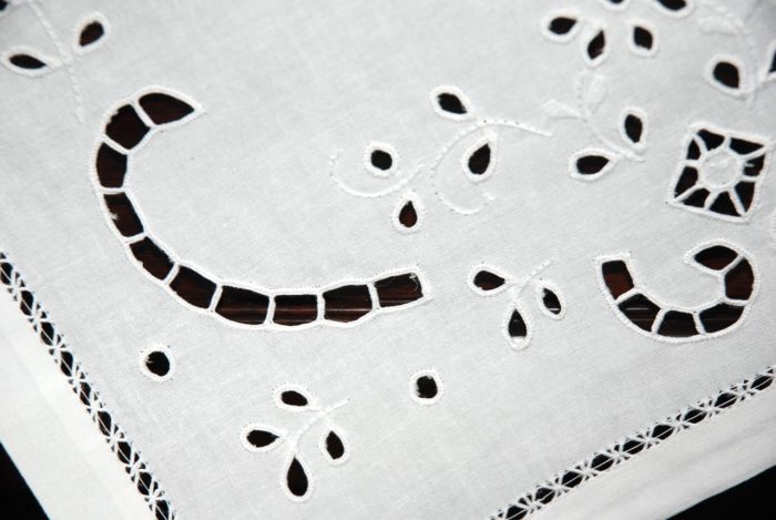 Set of 3 handmade cutwork white tablecloth - Image 5