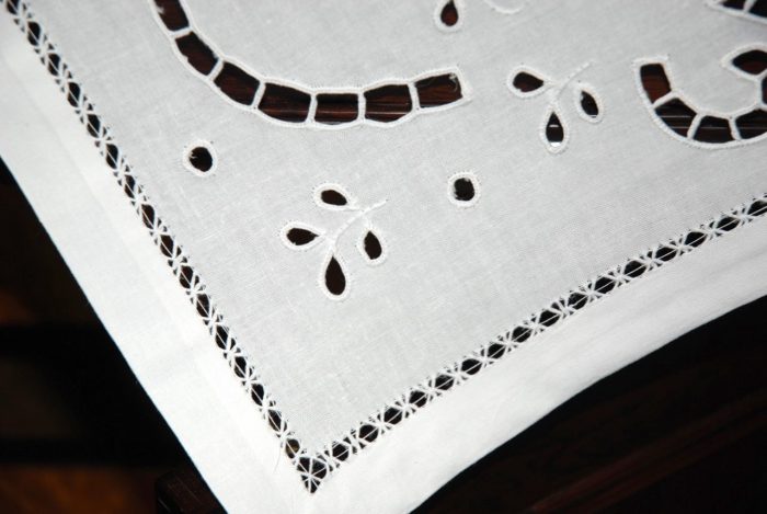 Set of 3 handmade cutwork white tablecloth - Image 6