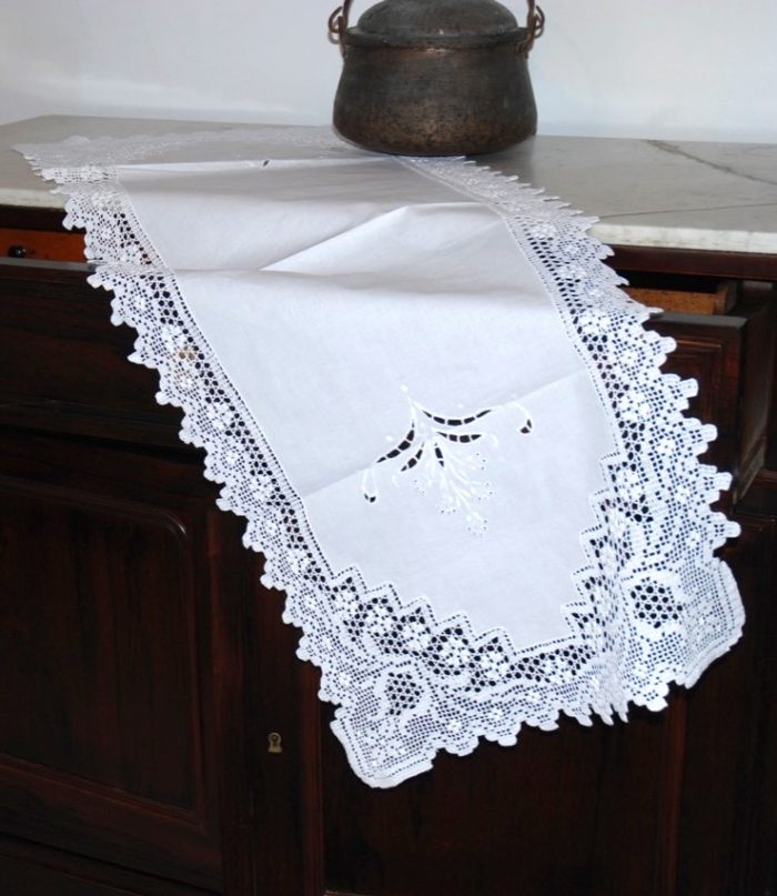 Set of 3 handmade cutwork white tablecloth - Image 12