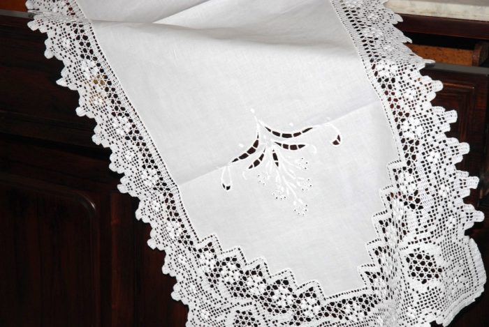 Set of 3 handmade cutwork white tablecloth - Image 3