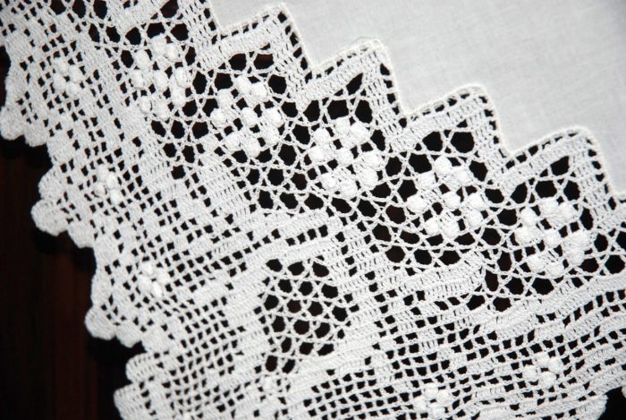 Set of 3 handmade cutwork white tablecloth - Image 2