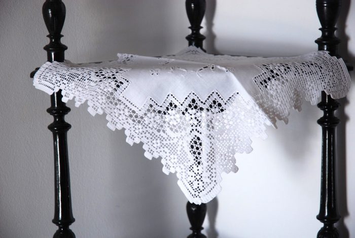 Set of 3 handmade cutwork white tablecloth - Image 6