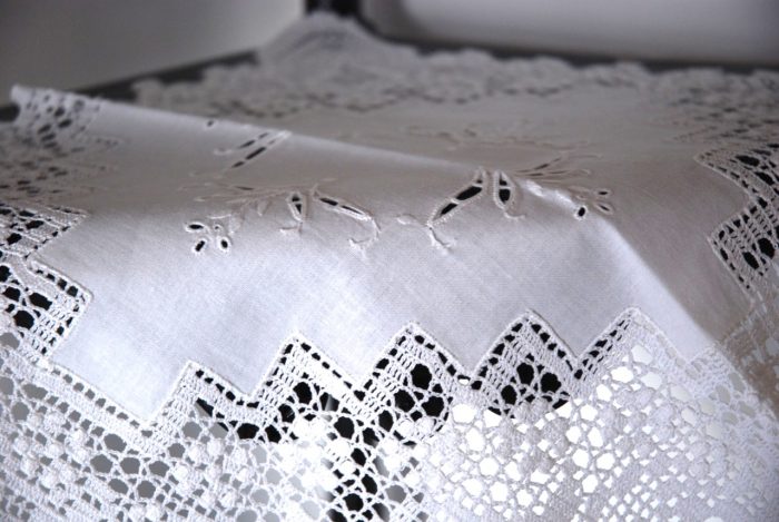 Set of 3 handmade cutwork white tablecloth - Image 7