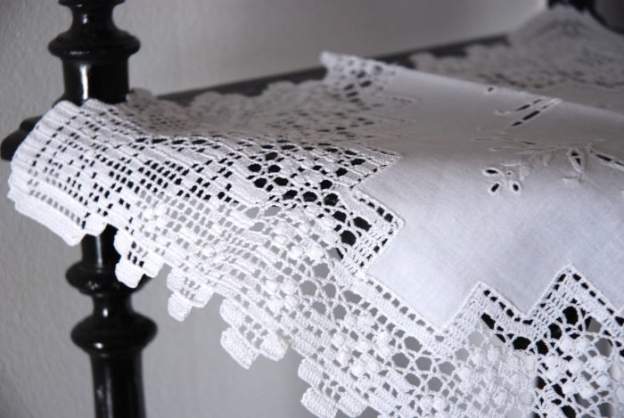 Set of 3 handmade cutwork white tablecloth - Image 8