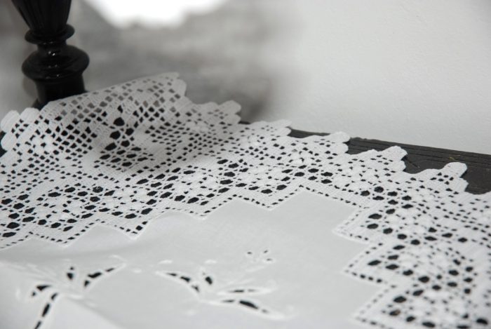 Set of 3 handmade cutwork white tablecloth - Image 9