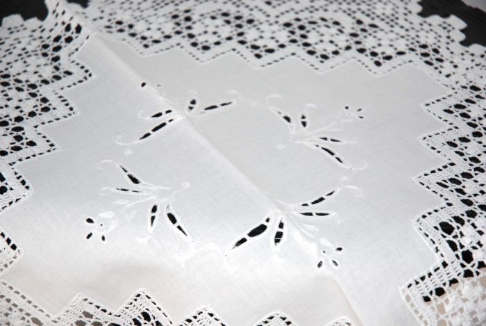Set of 3 handmade cutwork white tablecloth - Image 10