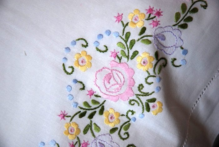 Handmade set of pillowcases embroidered with floral design - Image 2