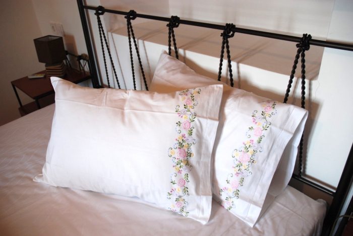 Handmade set of pillowcases embroidered with floral design - Image 5