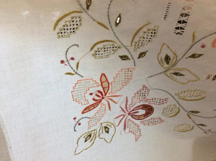 Handmade embroidered tablecloth - Image 3