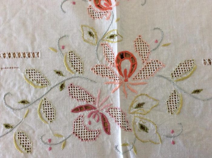 Handmade embroidered tablecloth - Image 2