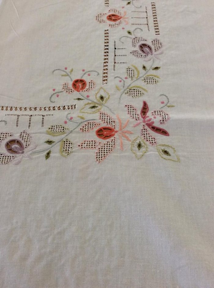 Handmade embroidered tablecloth - Image 4