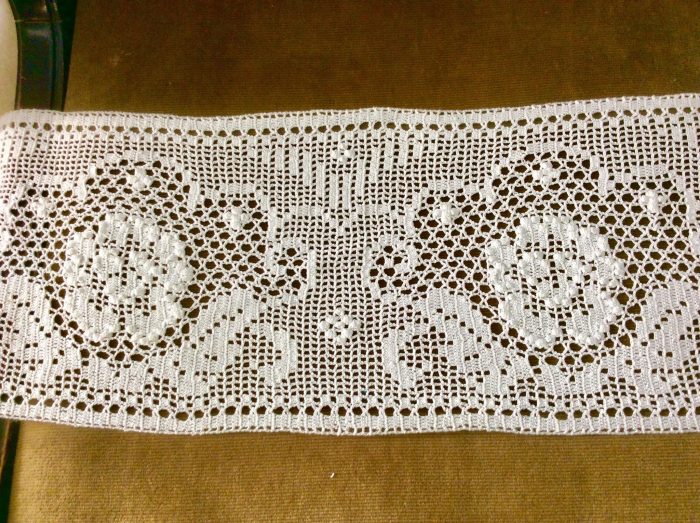 Handmade croche lace atrante