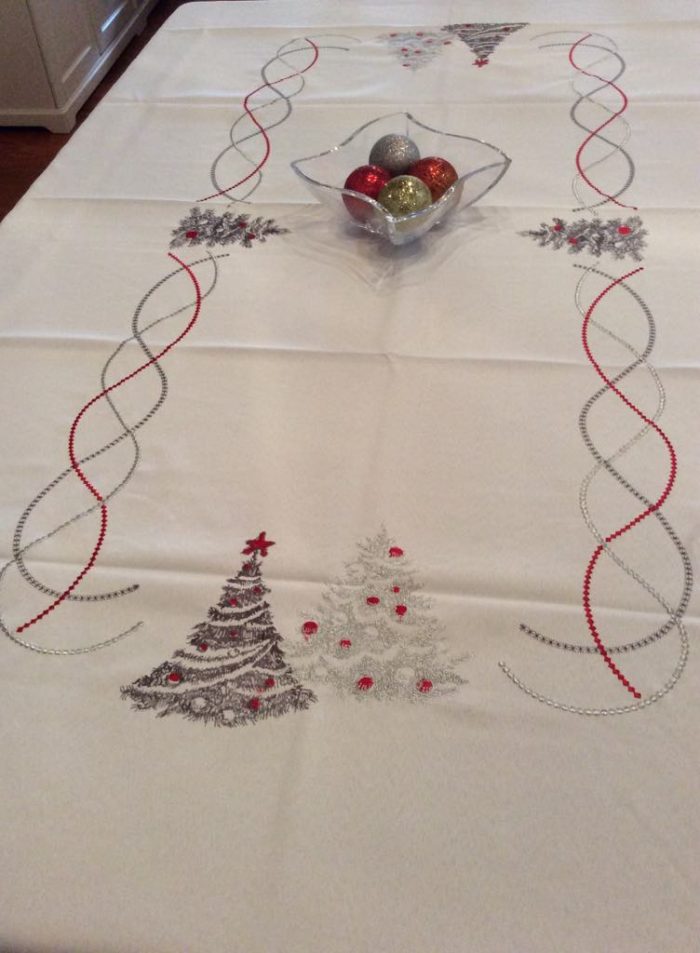Christmas tablecloth with Christmas tree pattern - Image 4