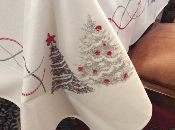 Christmas tablecloth with Christmas tree pattern - Image 2