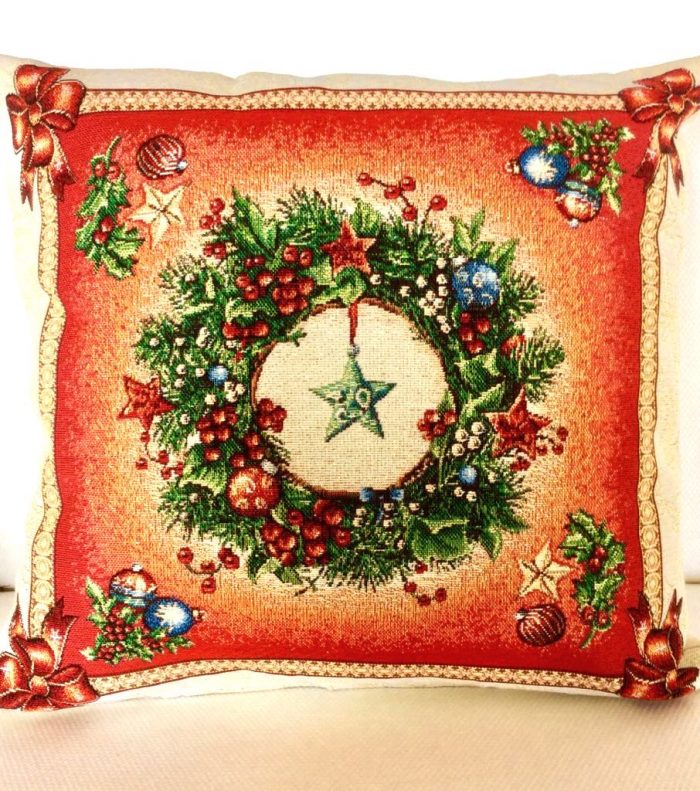 Decorative cushion with ornaments & houx design