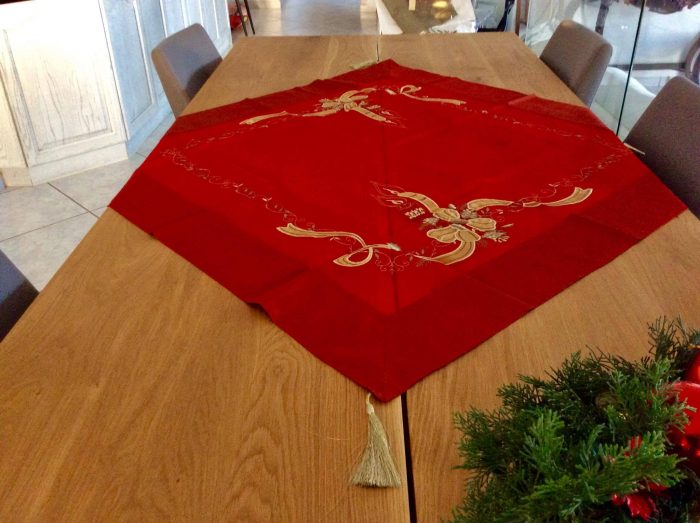 Christmas square embroidered red tablecloth, 100% silk - Image 7