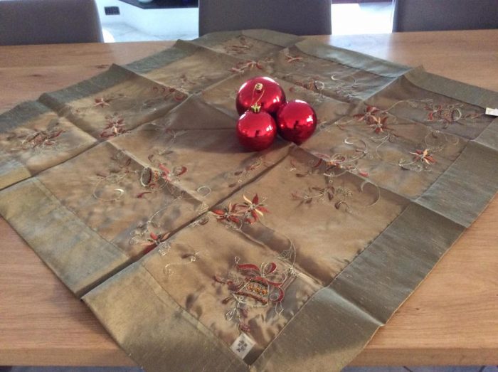 Christmas square embroidered tablecloth - Image 3