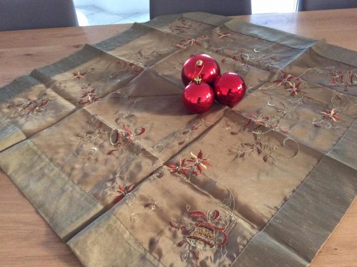Christmas square embroidered tablecloth - Image 4