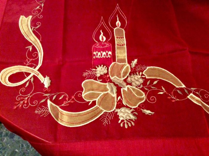 Christmas square embroidered red tablecloth, 100% silk - Image 5