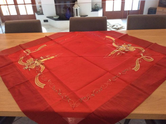 Christmas square embroidered red tablecloth, 100% silk - Image 8