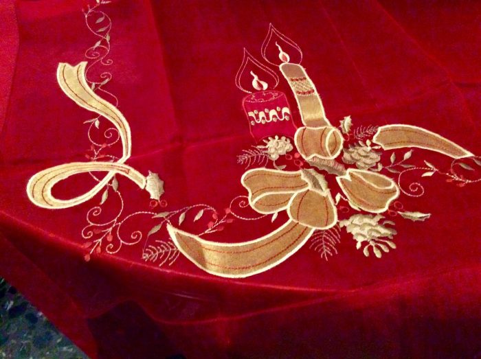 Christmas square embroidered red tablecloth, 100% silk - Image 4