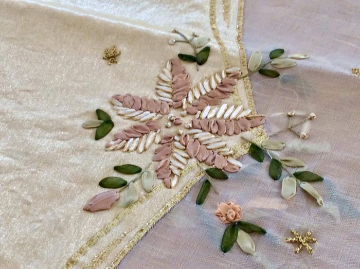 Square tablecloth hand embroidered with traditional greek design - Image 6