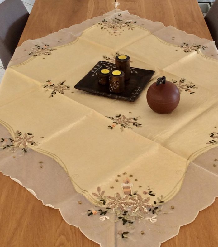 Square tablecloth hand embroidered with traditional greek design - Image 3