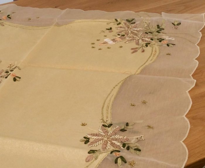 Square tablecloth hand embroidered with traditional greek design - Image 2