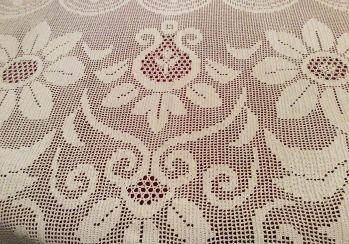 Handmade knitted tablecloth with crochet in beige color and mercerized threads - Image 5