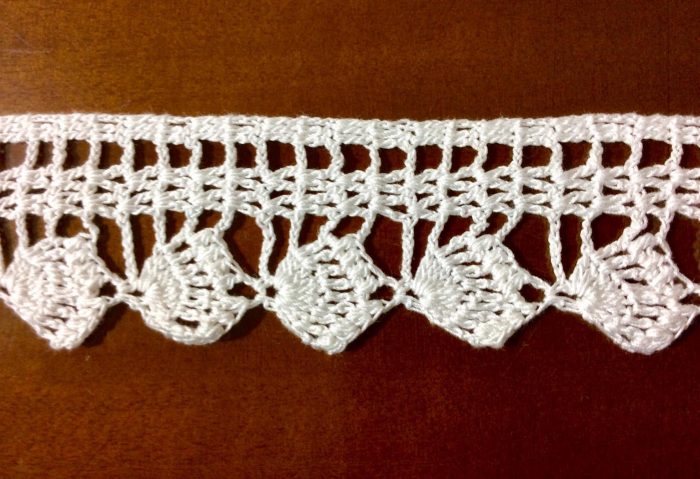 Handmade croche lace, white 4cm