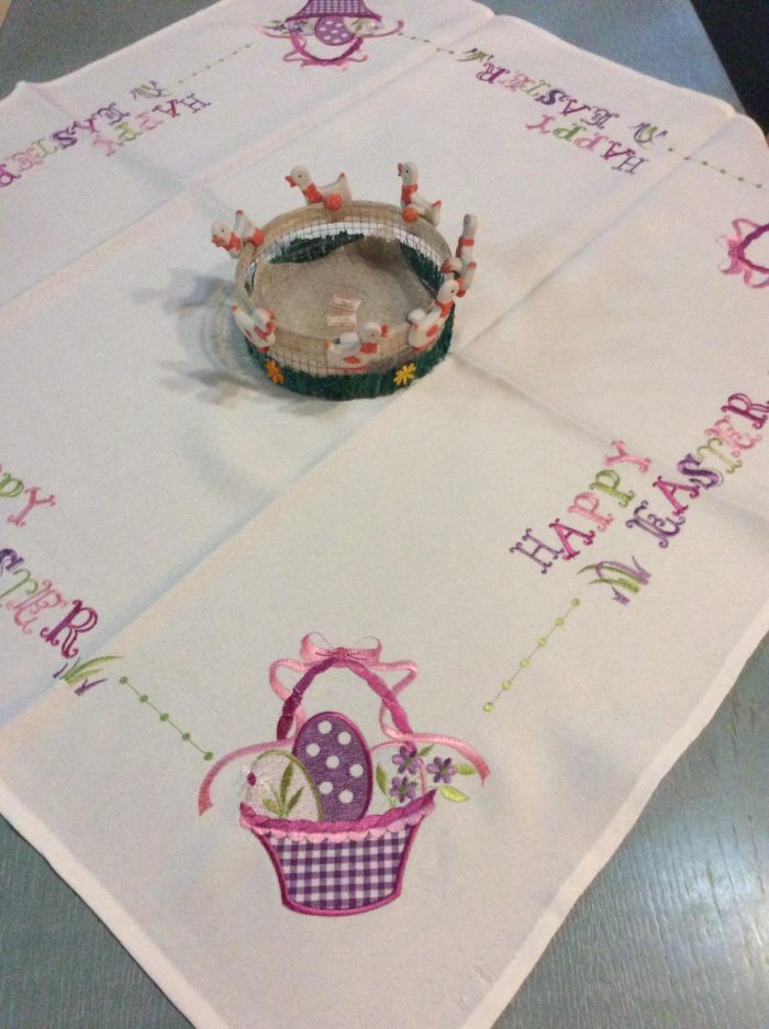 Tablecloth embroidered with easter designs - Image 2