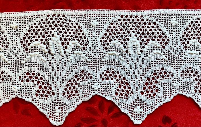 Handmade croche lace, white 22cm