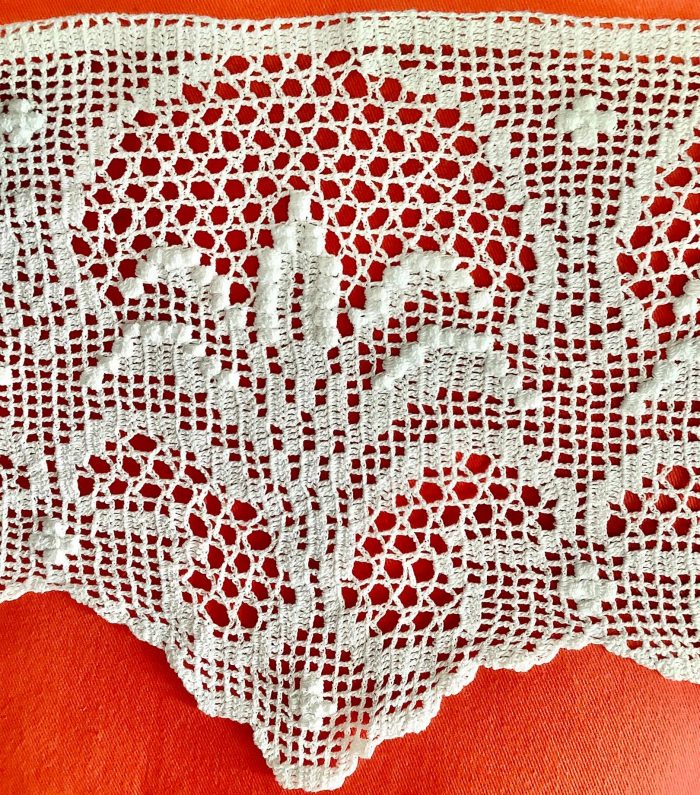 Handmade croche lace, white 22cm - Image 2